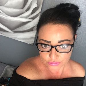 Meet your Posher, Laurie